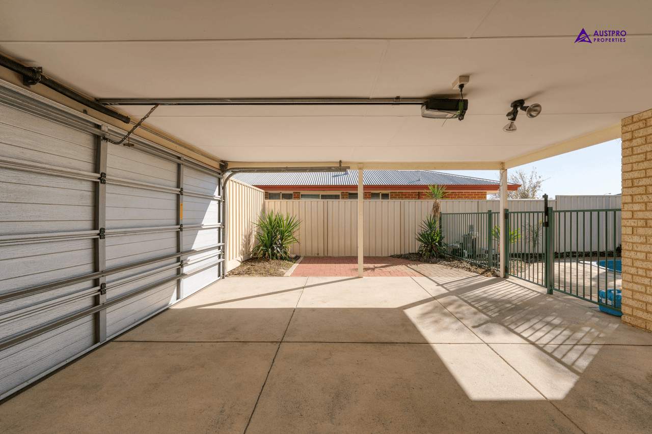 14 Kemi Cl, Kenwick, WA 6107