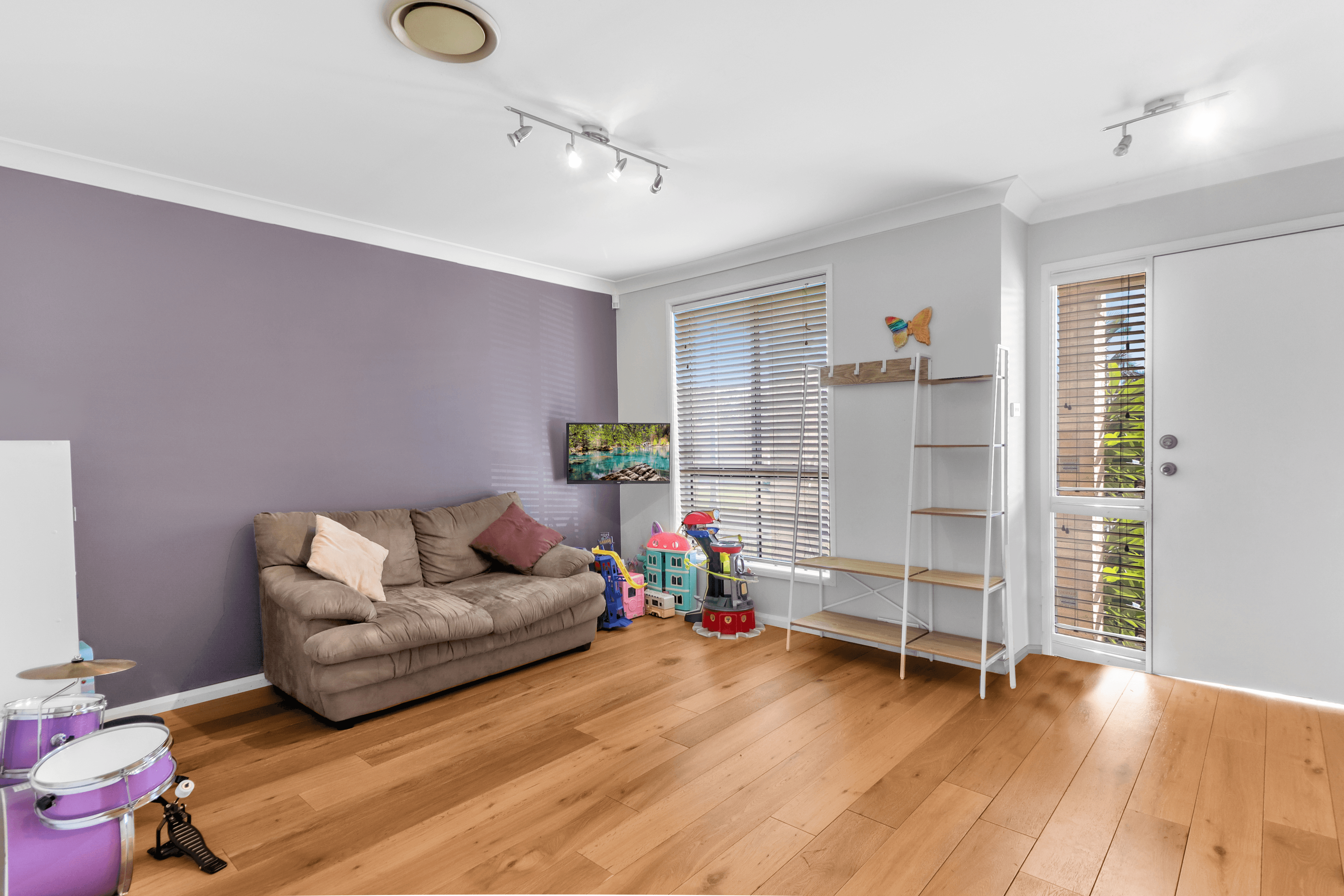 12 Waringa Crescent, GLENMORE PARK, NSW 2745