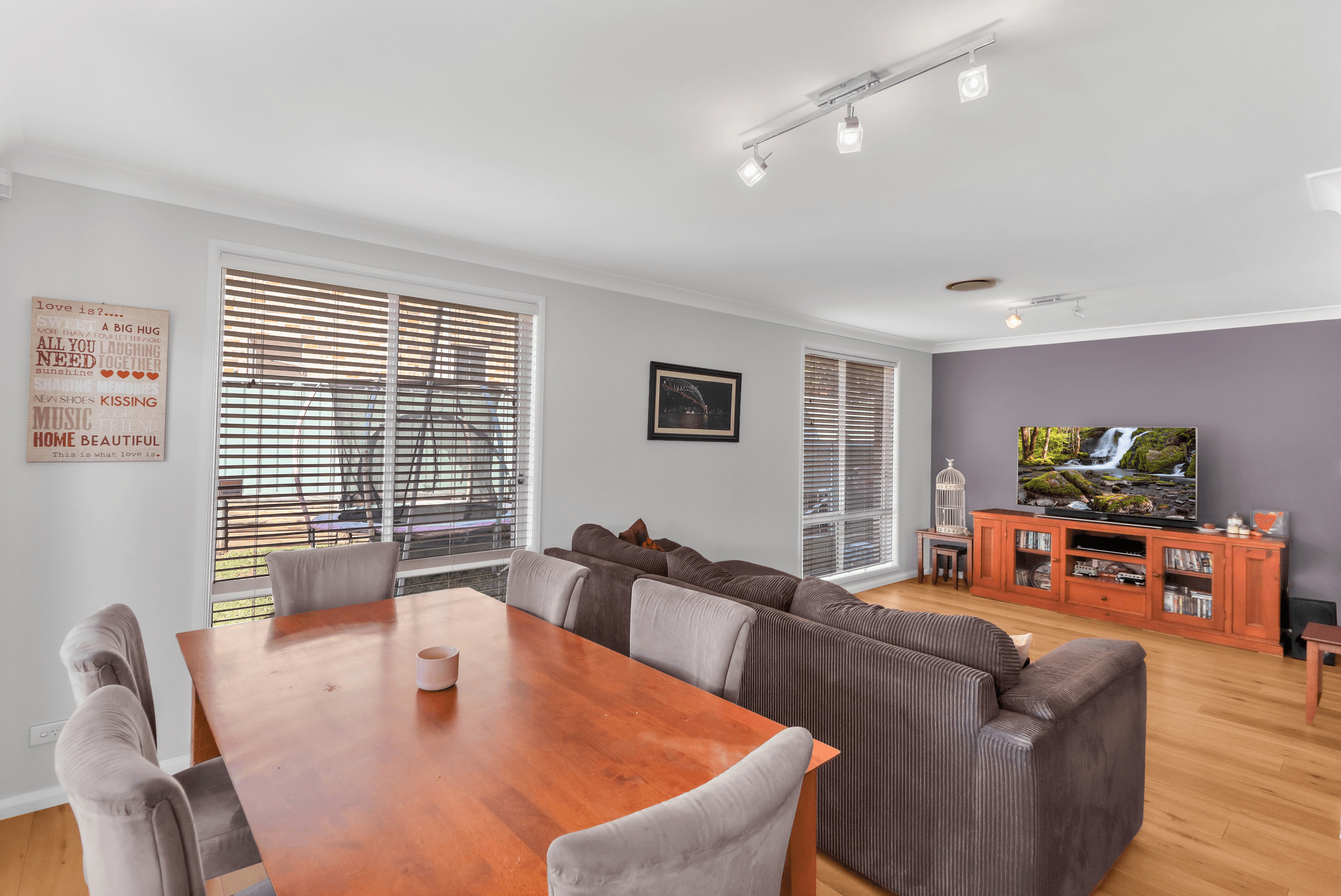 12 Waringa Crescent, GLENMORE PARK, NSW 2745