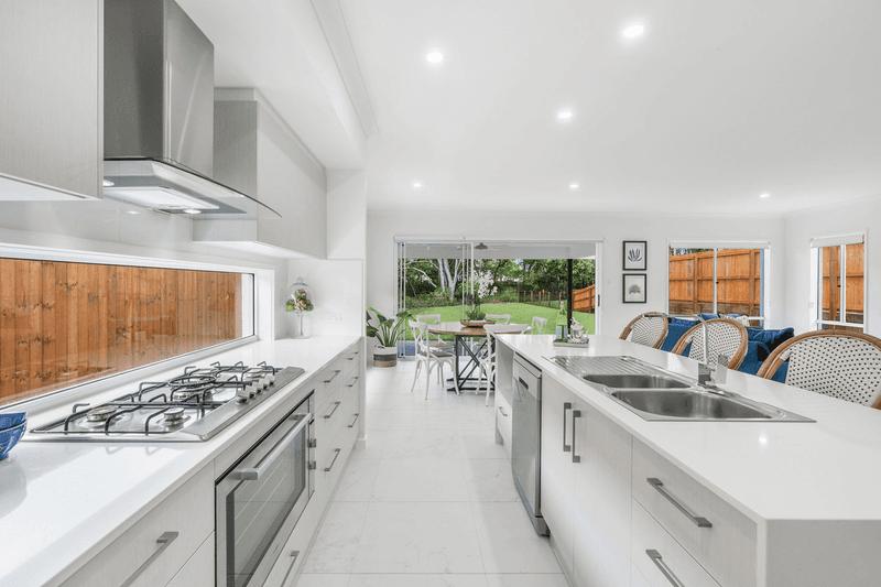 38 Fernvale Road, BRASSALL, QLD 4305