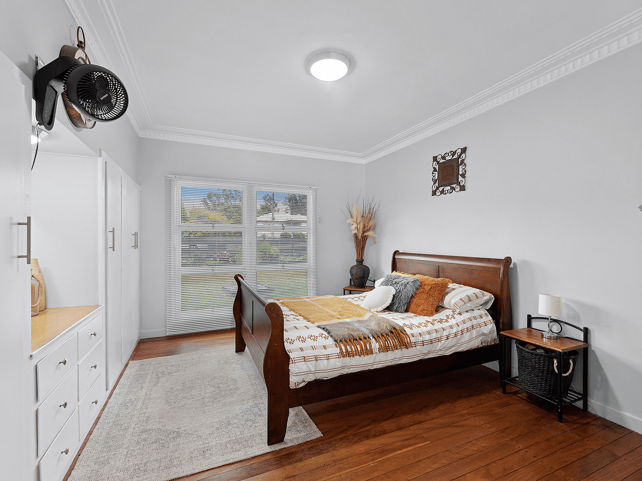 25 Sydney Street, BRASSALL, QLD 4305