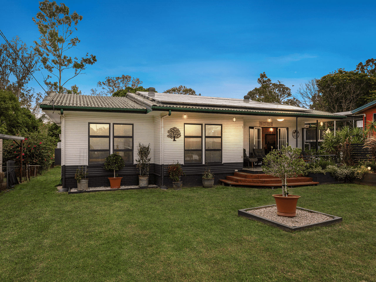 25 Sydney Street, BRASSALL, QLD 4305