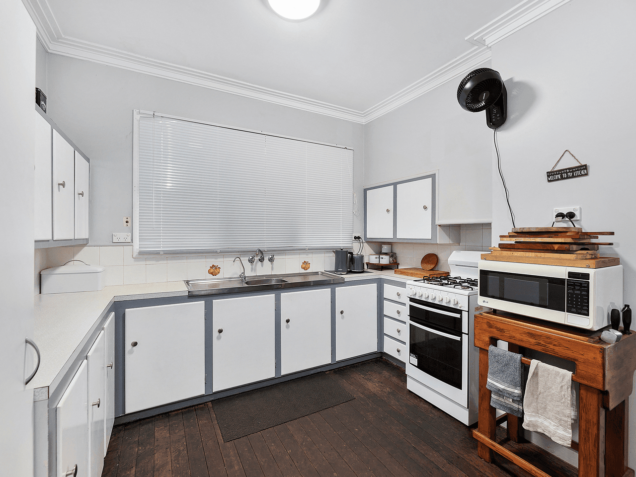 25 Sydney Street, BRASSALL, QLD 4305