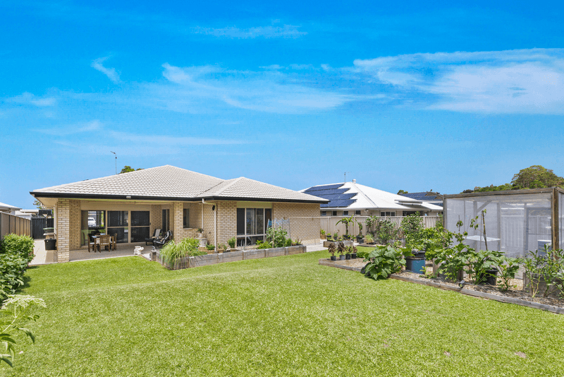 65 Lennox Circuit, POTTSVILLE, NSW 2489