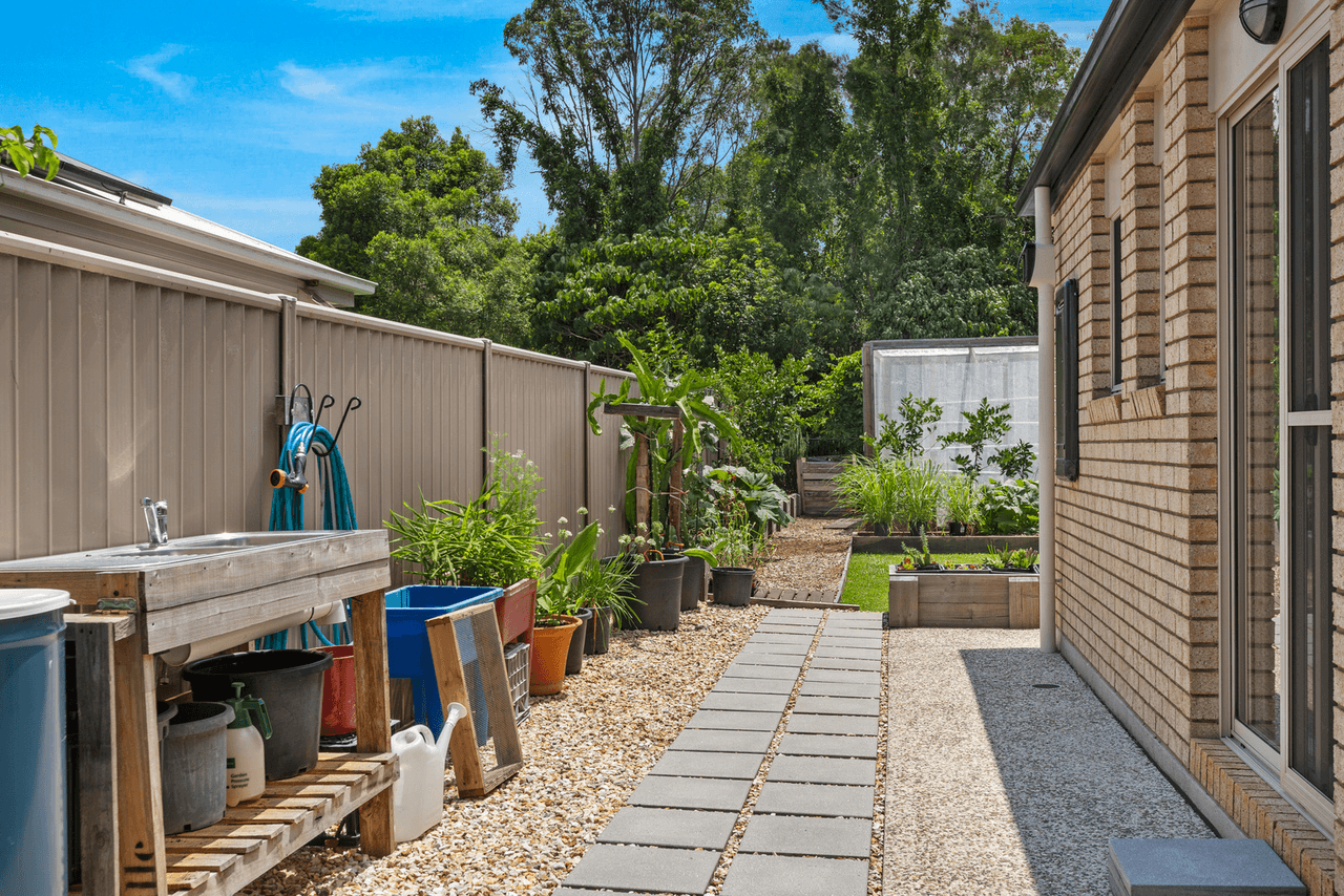 65 Lennox Circuit, POTTSVILLE, NSW 2489