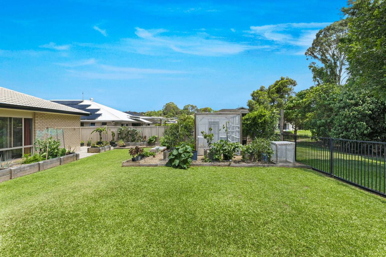 65 Lennox Circuit, POTTSVILLE, NSW 2489