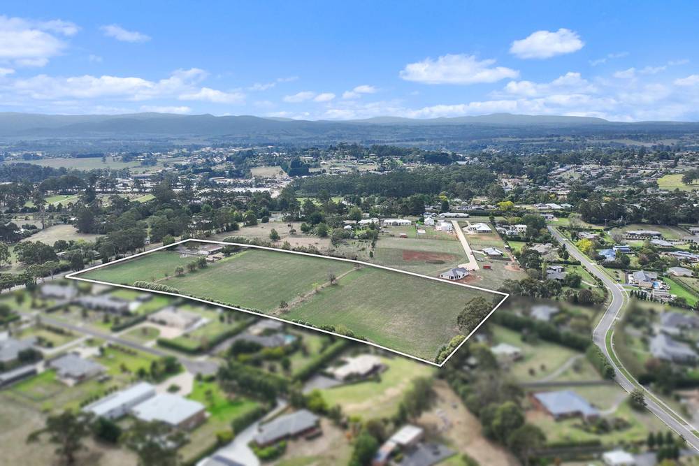 31 Gardner and Holman Road, Drouin, Victoria 3818