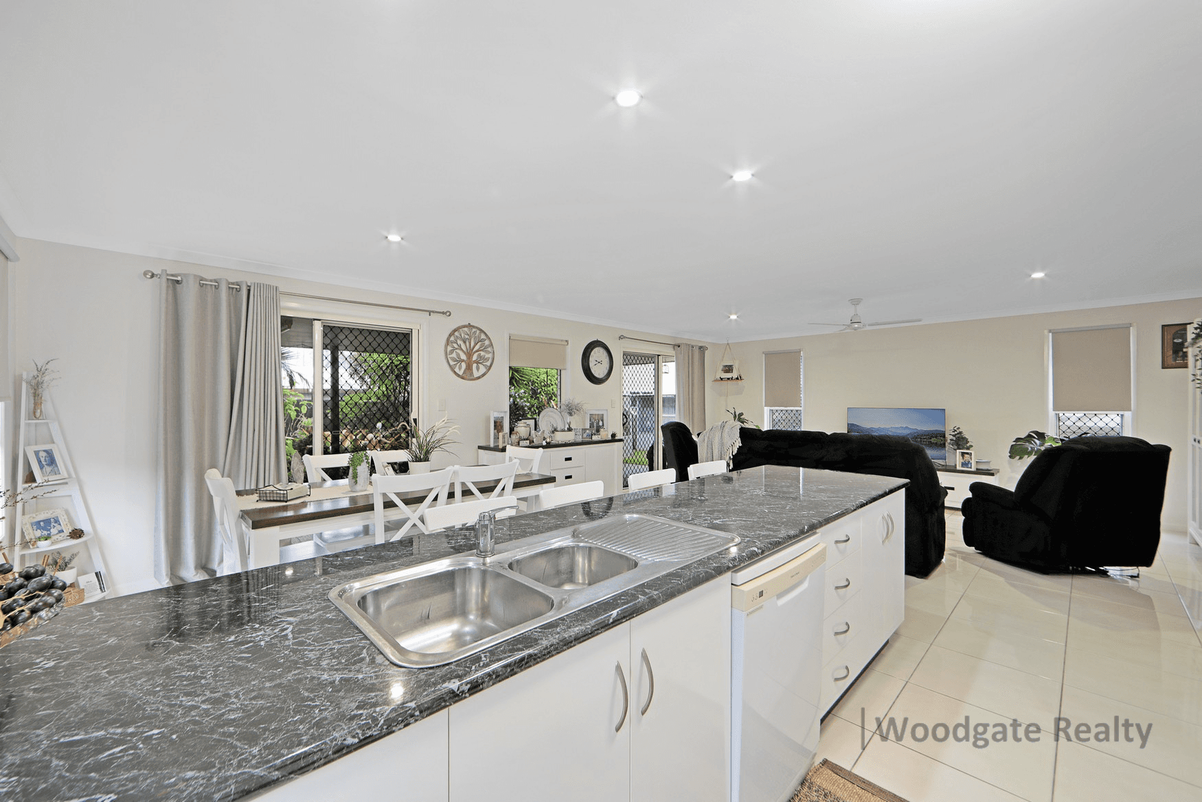 16 Sunset Avenue, WOODGATE, QLD 4660