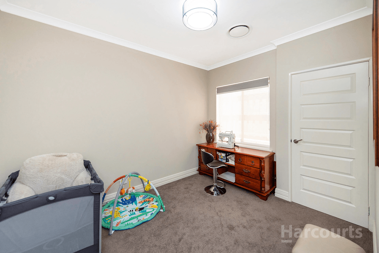 11 Jennerae Bend, HALLS HEAD, WA 6210