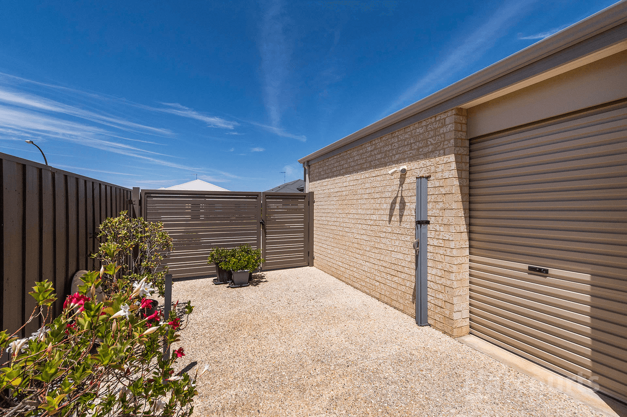 11 Jennerae Bend, HALLS HEAD, WA 6210