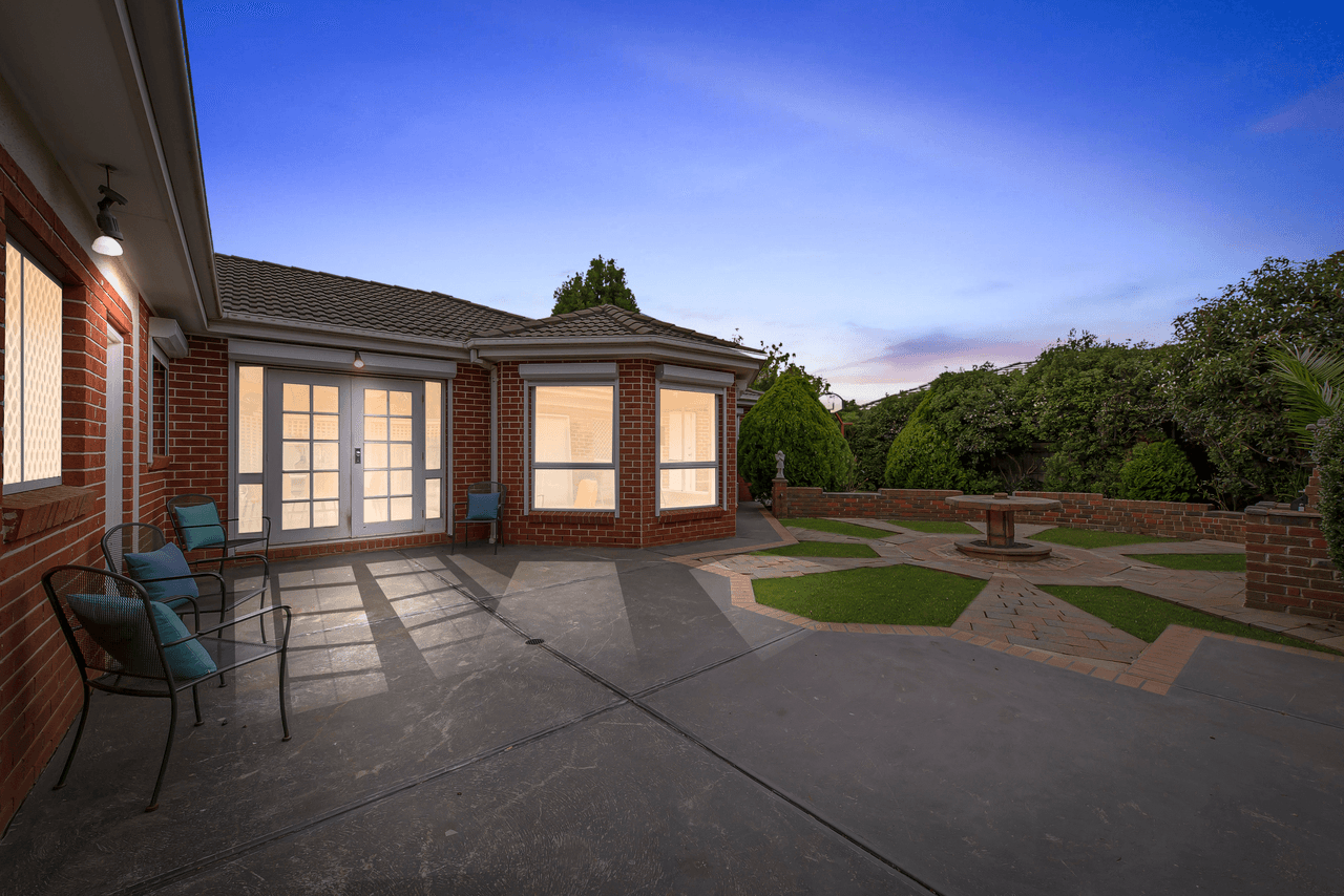 1 Pratt Close, TAYLORS LAKES, VIC 3038