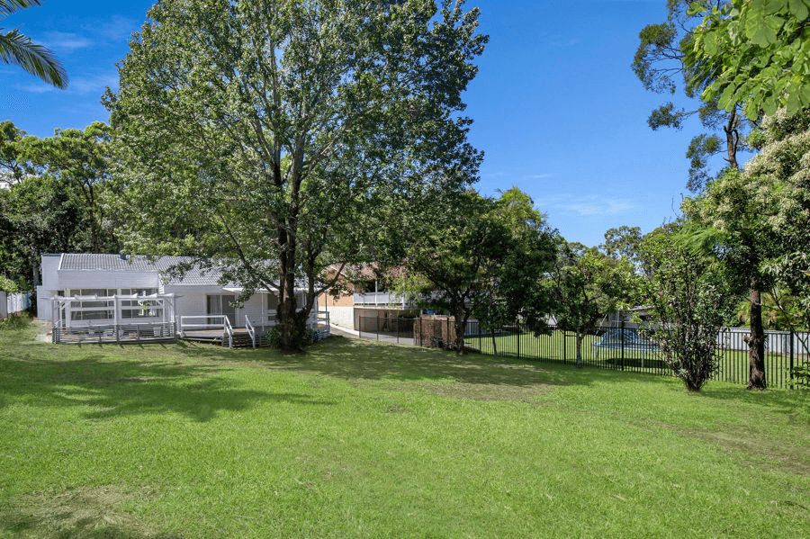 694 Southport Nerang Road, ASHMORE, QLD 4214