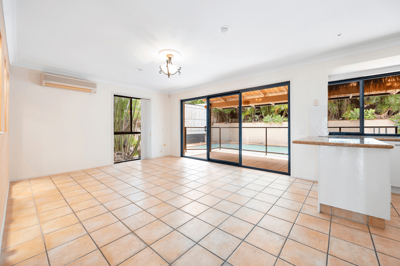 9 O'Brien Court, ARUNDEL, QLD 4214