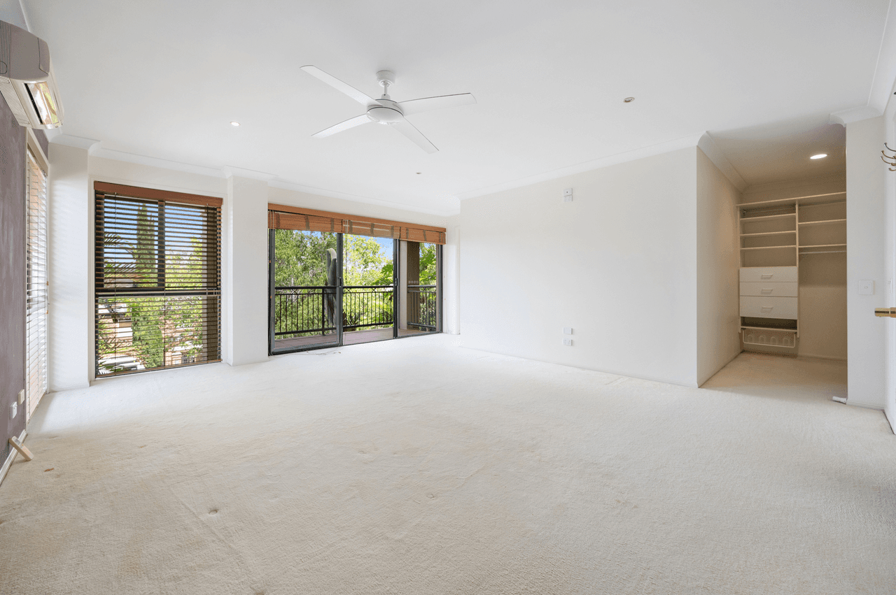 9 O'Brien Court, ARUNDEL, QLD 4214