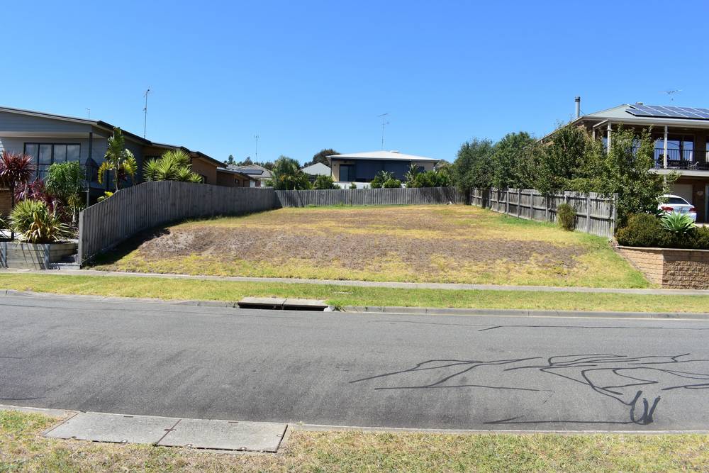 17 NARAWI AVENUE, CLIFTON SPRINGS, VIC 3222
