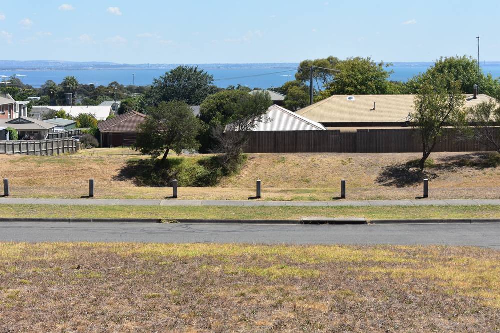 17 NARAWI AVENUE, CLIFTON SPRINGS, VIC 3222