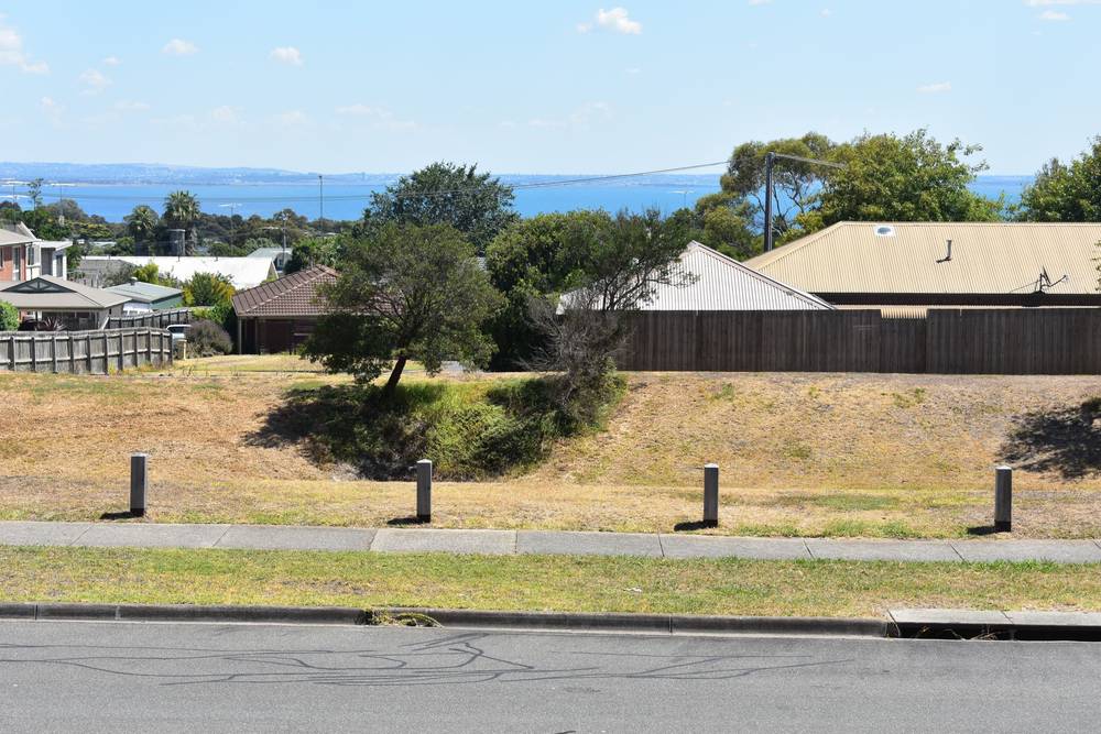17 NARAWI AVENUE, CLIFTON SPRINGS, VIC 3222