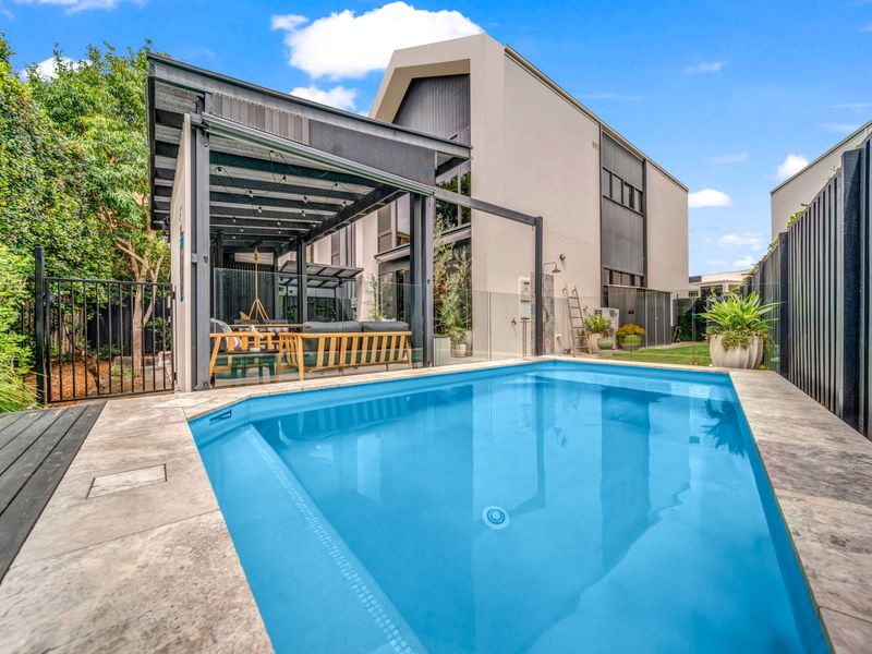 2/49 Magnoli Circuit, Palm Beach, QLD 4221