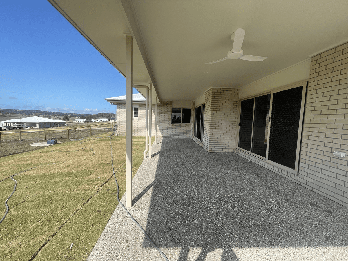 40 Aquila Drive, Meringandan West, QLD 4352