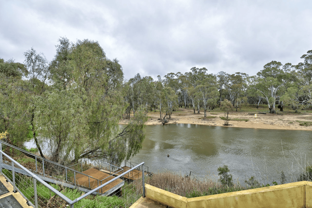 132 Quarry Street, DENILIQUIN, NSW 2710