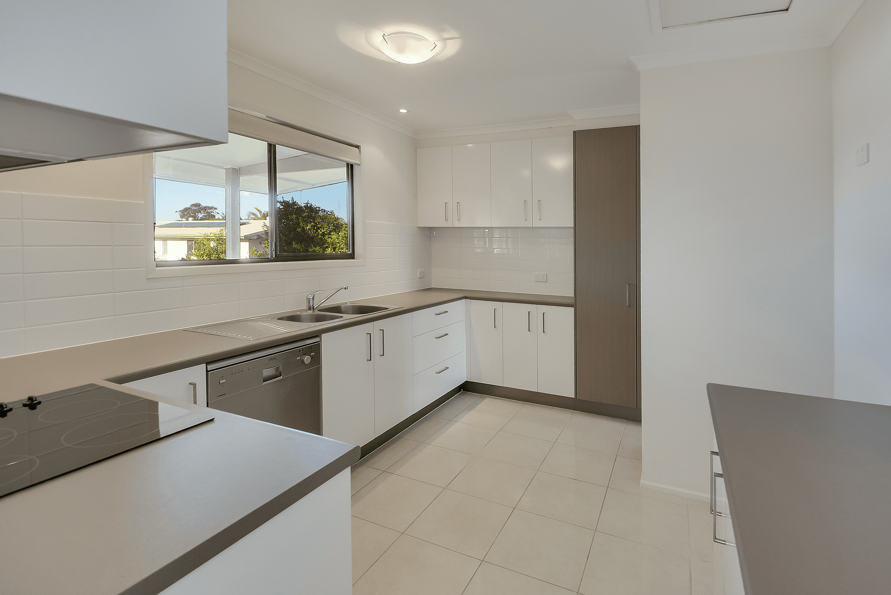 19 Ocean View Avenue, Mooloolaba, QLD 4557