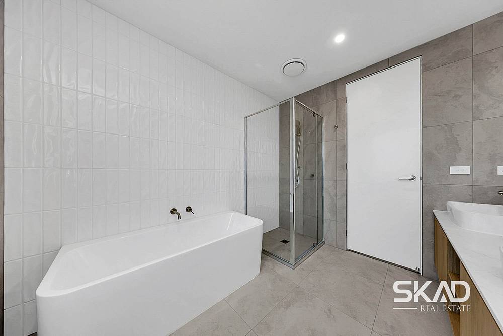 1/6 Lambassa Grove, RESERVOIR, VIC 3073