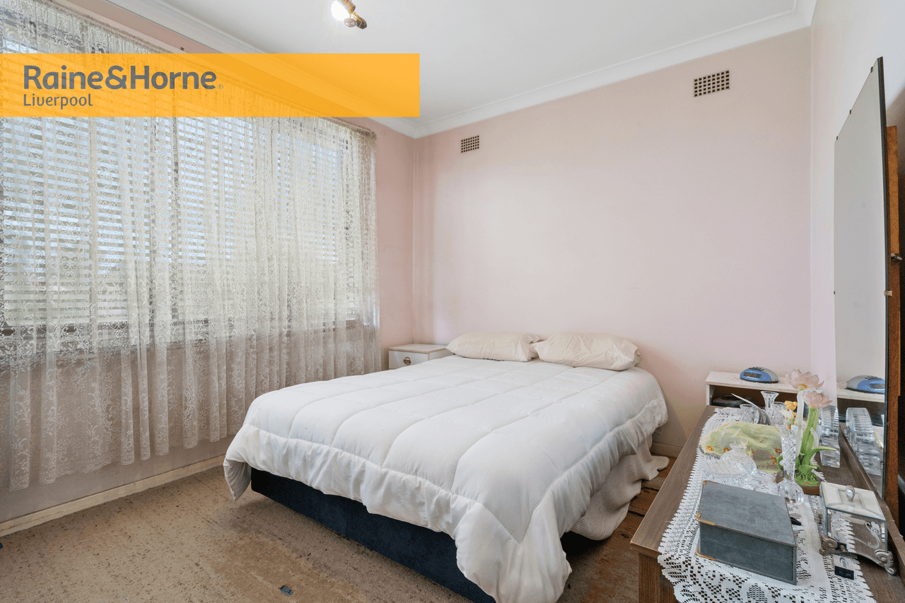 4 Mary Crescent, LIVERPOOL, NSW 2170