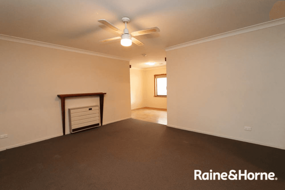 15 Alcheringa Road, KELSO, NSW 2795