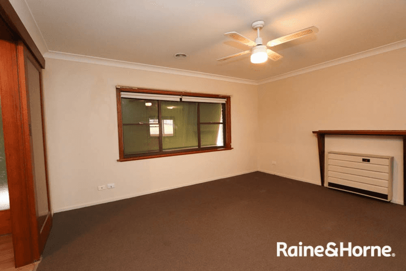 15 Alcheringa Road, KELSO, NSW 2795