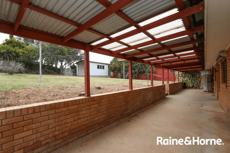 15 Alcheringa Road, KELSO, NSW 2795