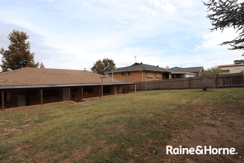 15 Alcheringa Road, KELSO, NSW 2795