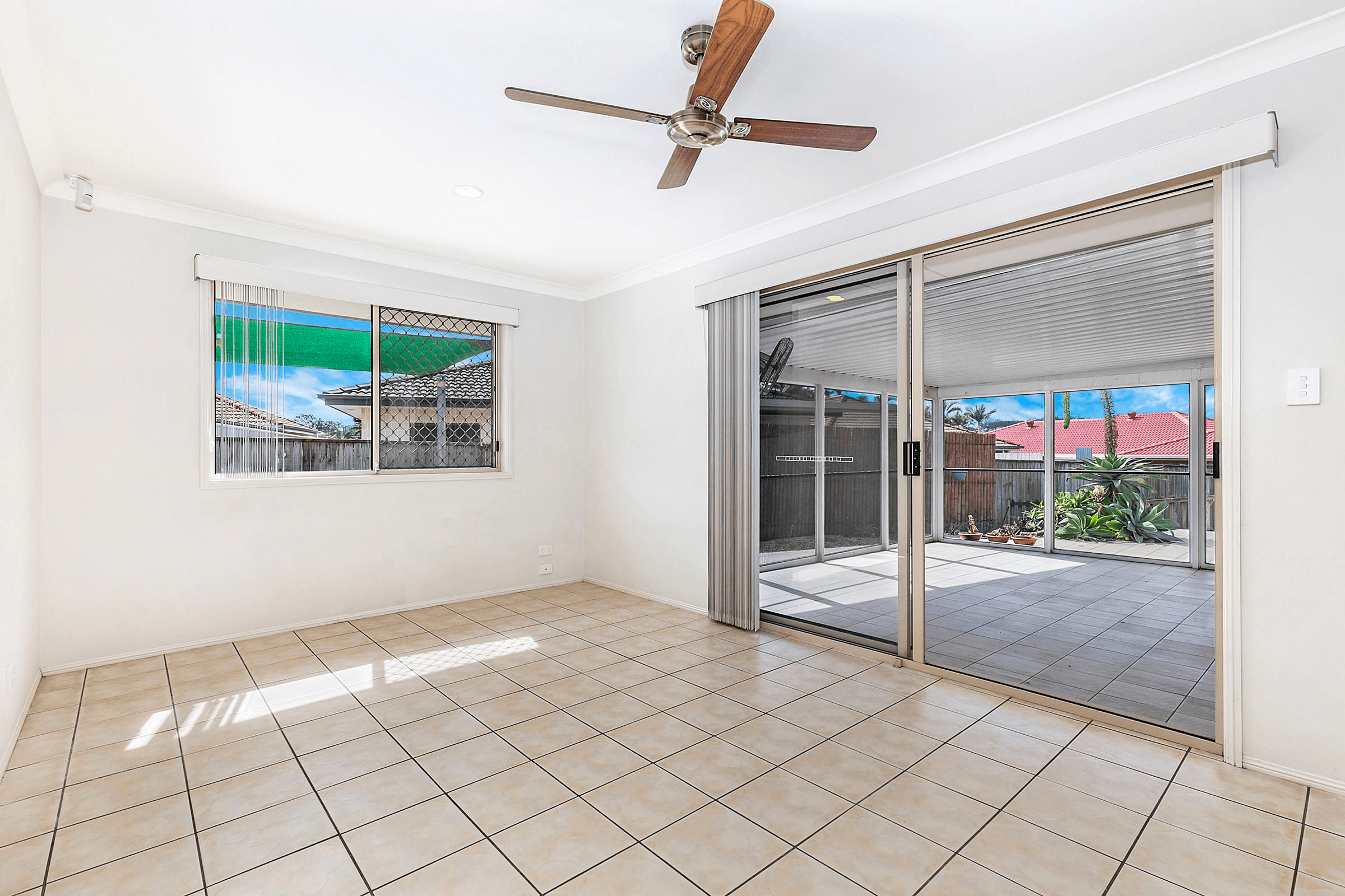 43 Shelduck Place, CALAMVALE, QLD 4116