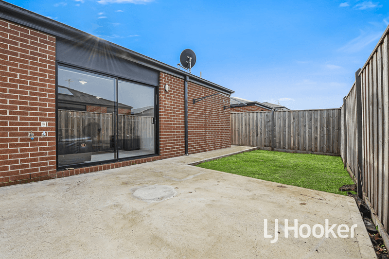 16 Flanker Way, CLYDE, VIC 3978