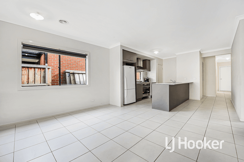 16 Flanker Way, CLYDE, VIC 3978