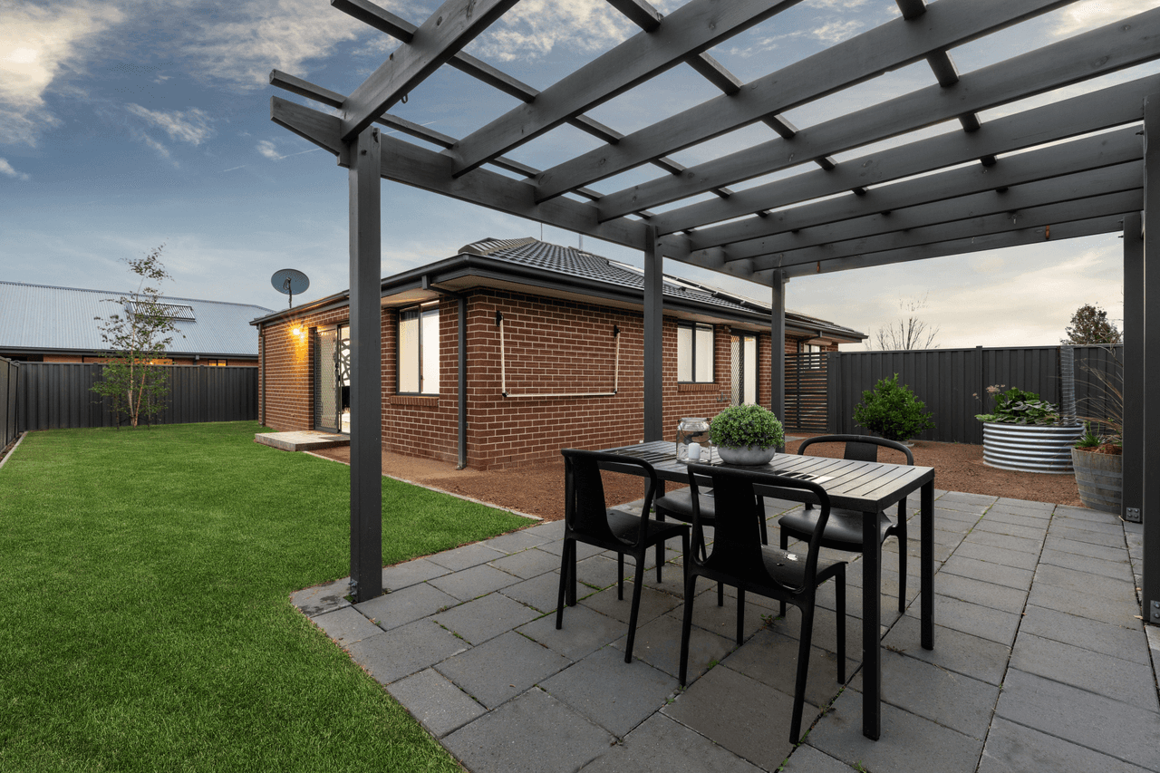 19 Parkside Avenue, ROMSEY, VIC 3434