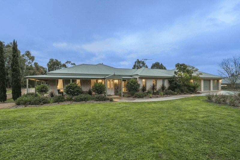 28 Rolling Meadows Drive, SUNBURY, VIC 3429