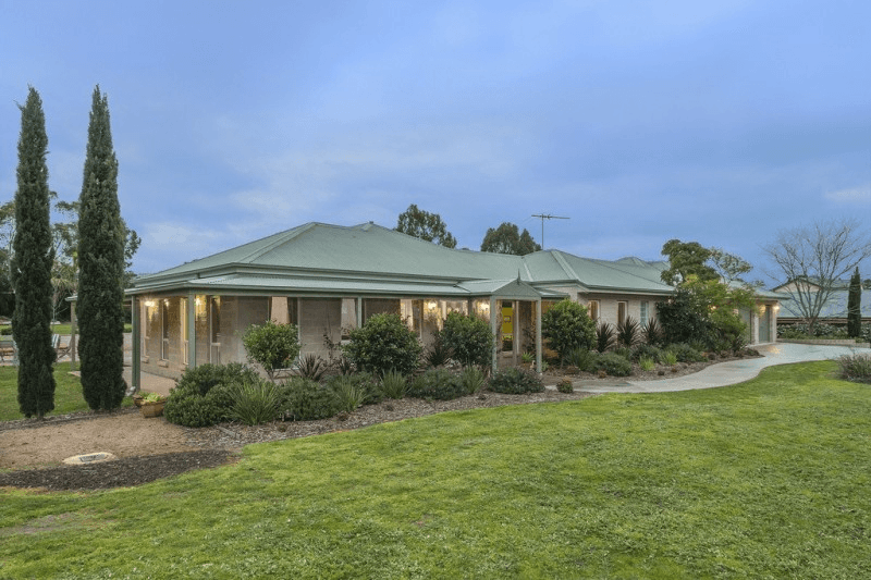 28 Rolling Meadows Drive, SUNBURY, VIC 3429