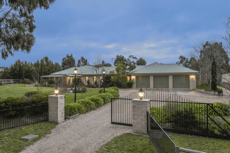 28 Rolling Meadows Drive, SUNBURY, VIC 3429