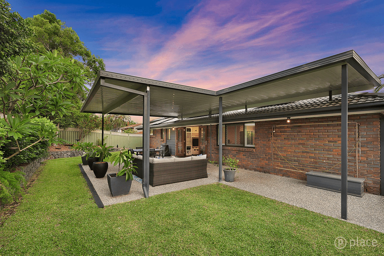 9 Halmore Place, Chapel Hill, QLD 4069