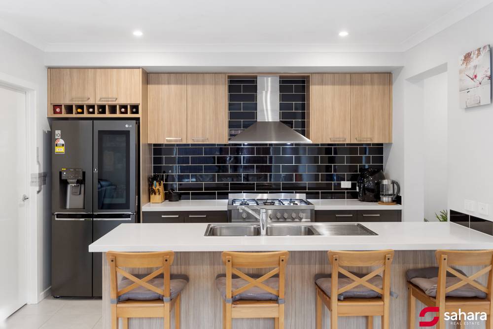 11 Suffolk Place, AINTREE, VIC 3336