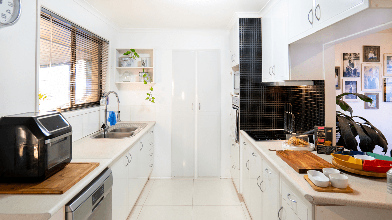 6 Willcox Ct, Highland Park, QLD 4211