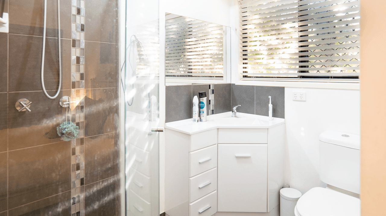 6 Willcox Ct, Highland Park, QLD 4211
