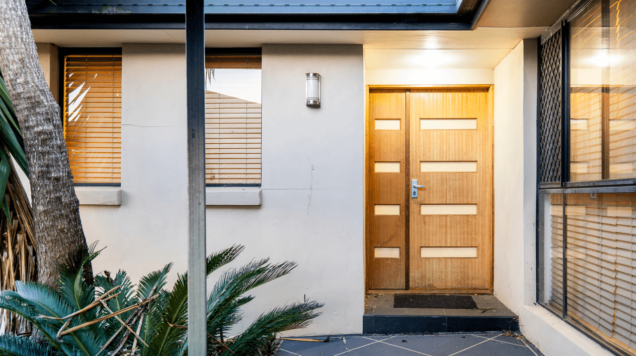 6 Willcox Ct, Highland Park, QLD 4211