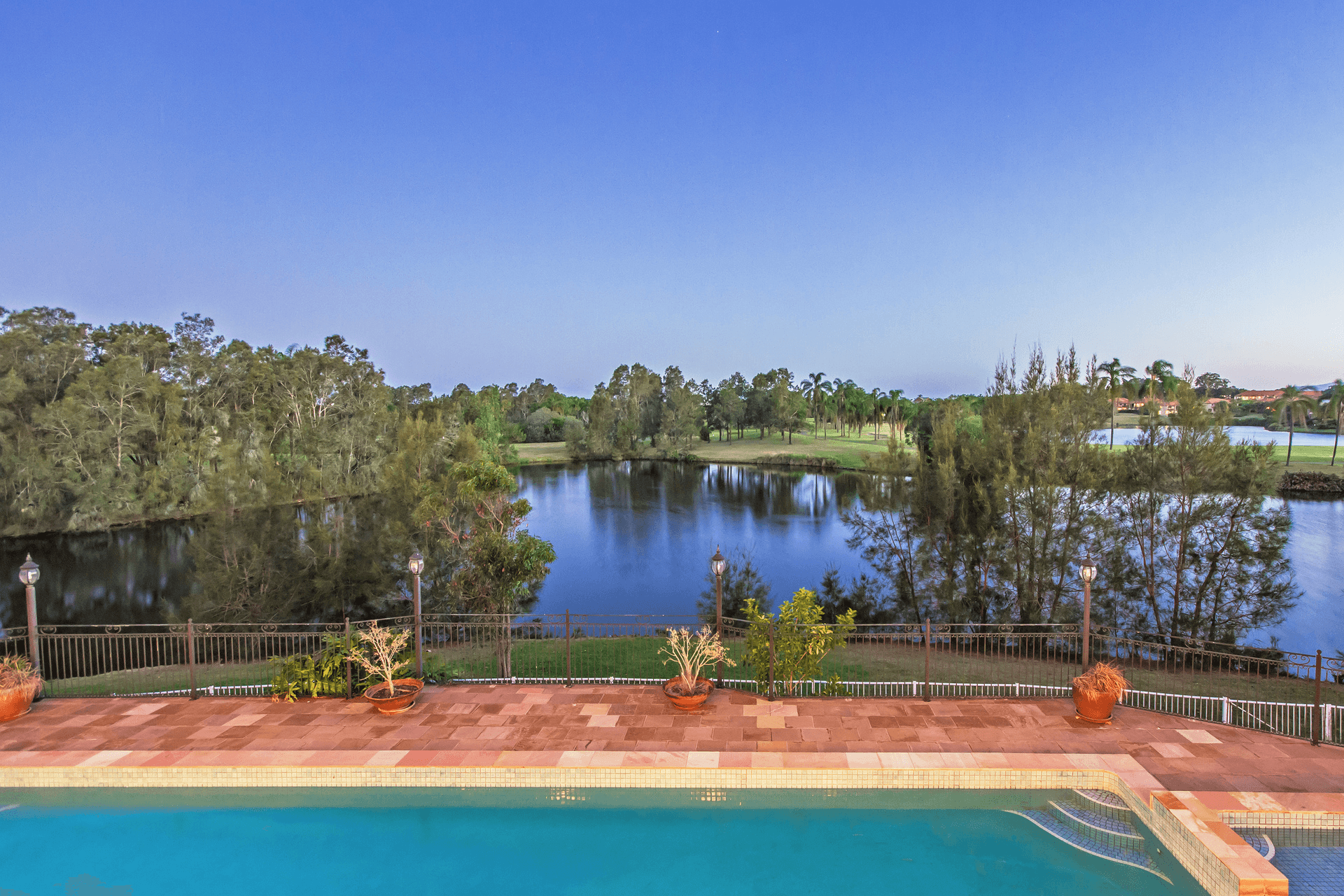 43 Meadowlake Drive, Carrara, QLD 4211