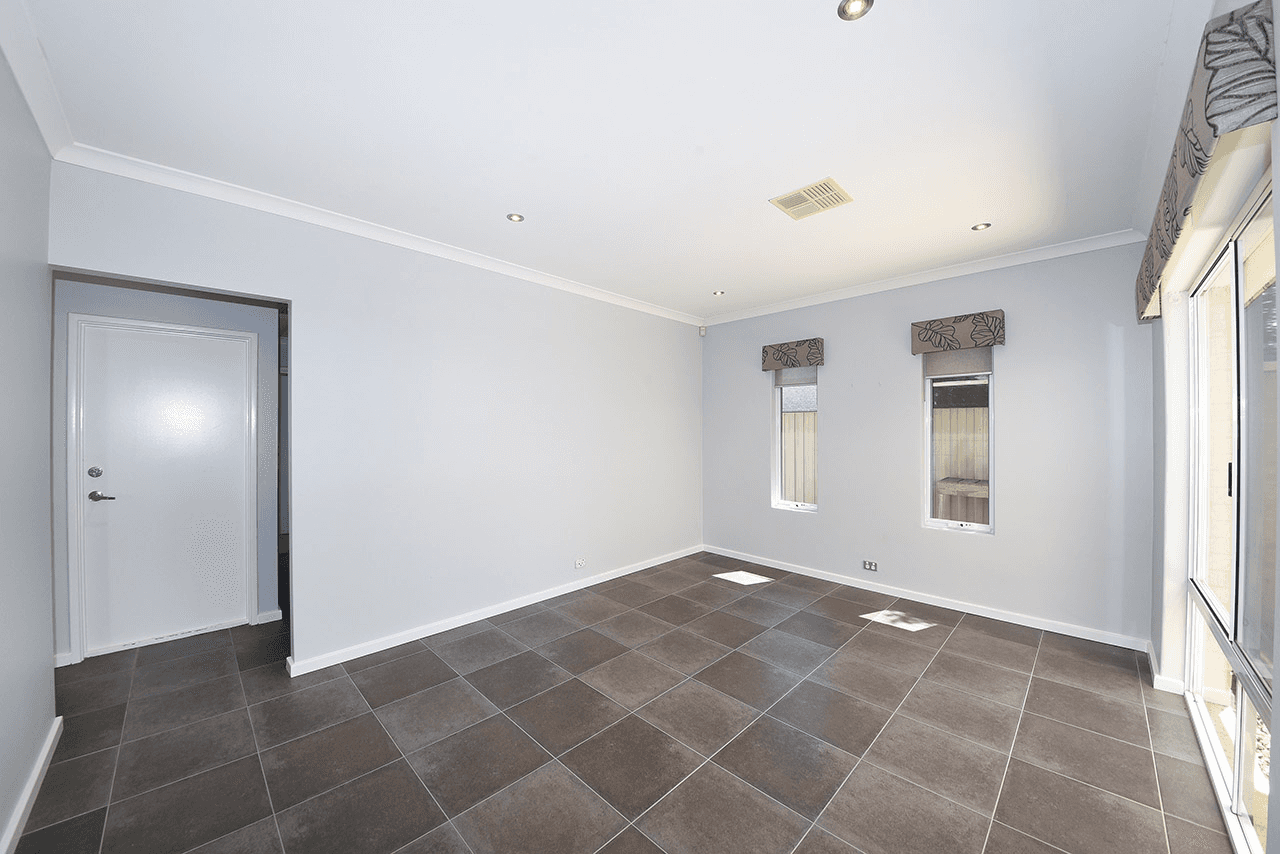 28 Hollington Boulevard, Alkimos, WA 6038