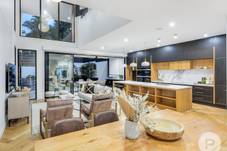 23 Lizzie Street, BARDON, QLD 4065