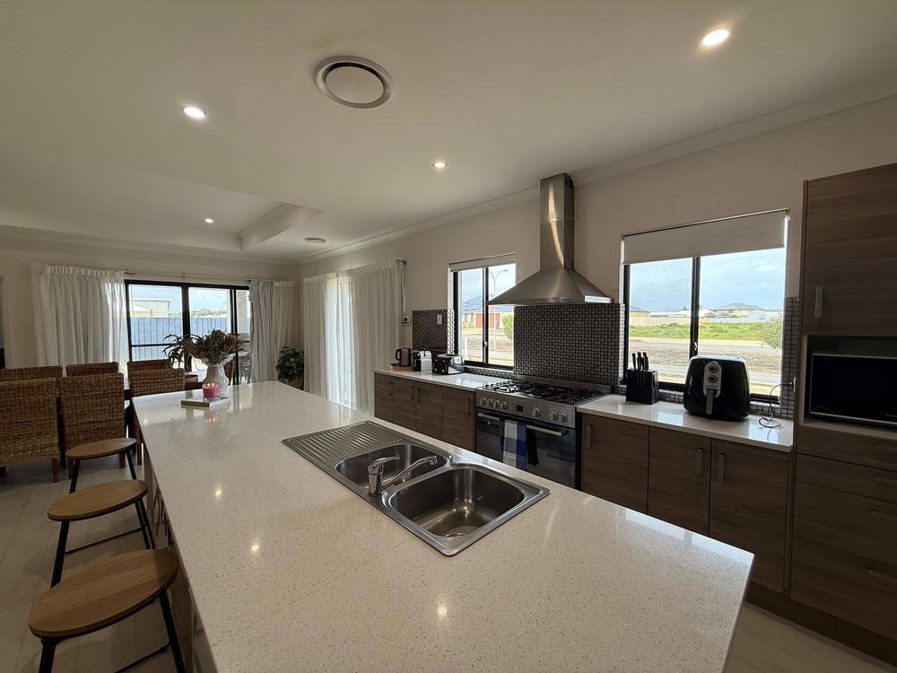 37 Adriana Parade, Jurien Bay, WA 6516