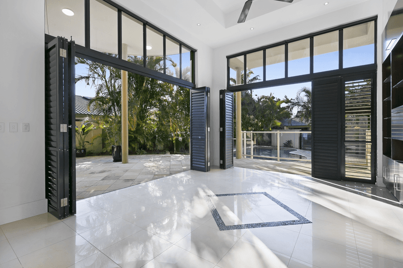 345 Monaco Street, BROADBEACH WATERS, QLD 4218