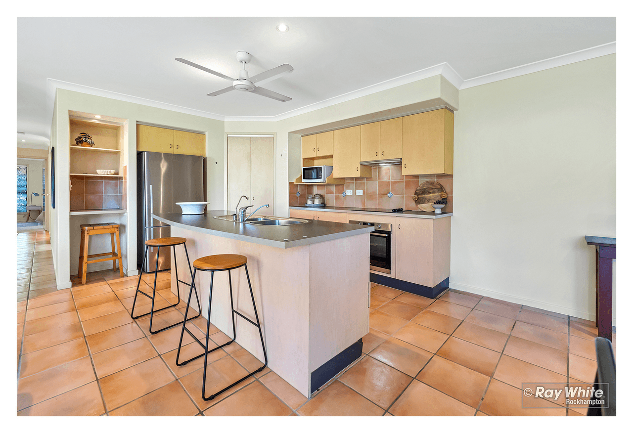 7 Springfield Drive, NORMAN GARDENS, QLD 4701