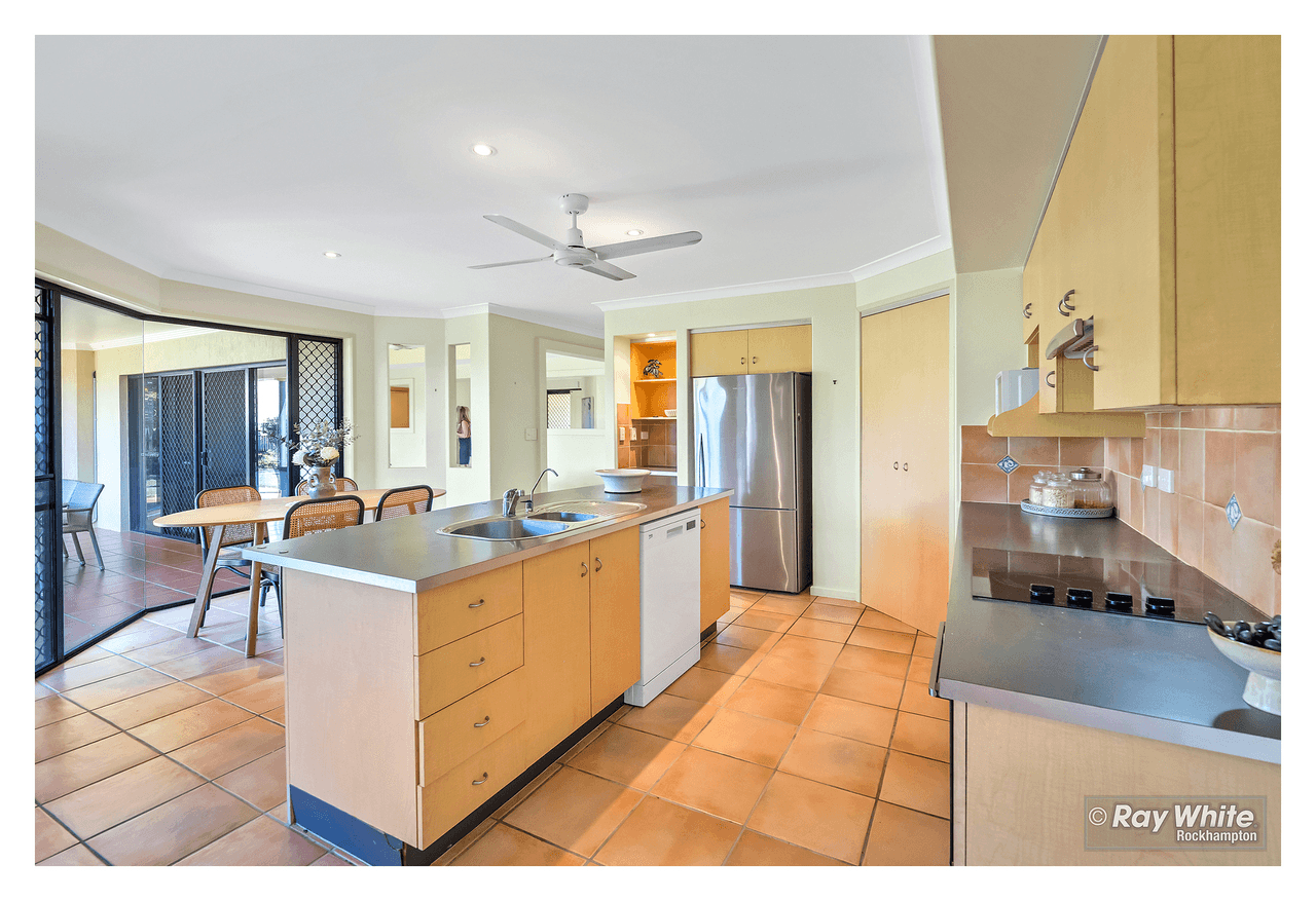 7 Springfield Drive, NORMAN GARDENS, QLD 4701